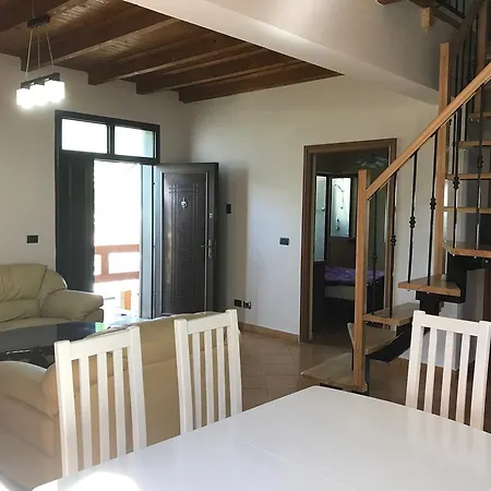Beach House * Velipojë